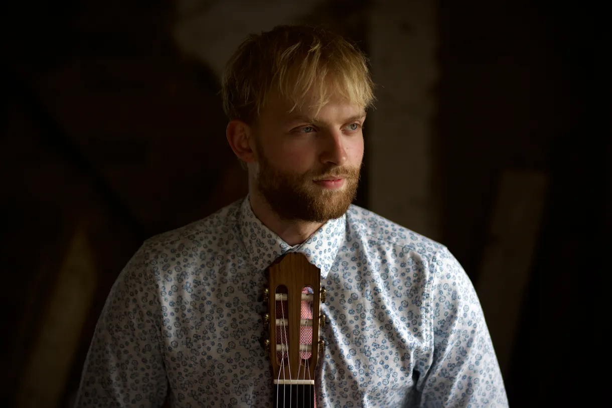 Andreas holding a guitar